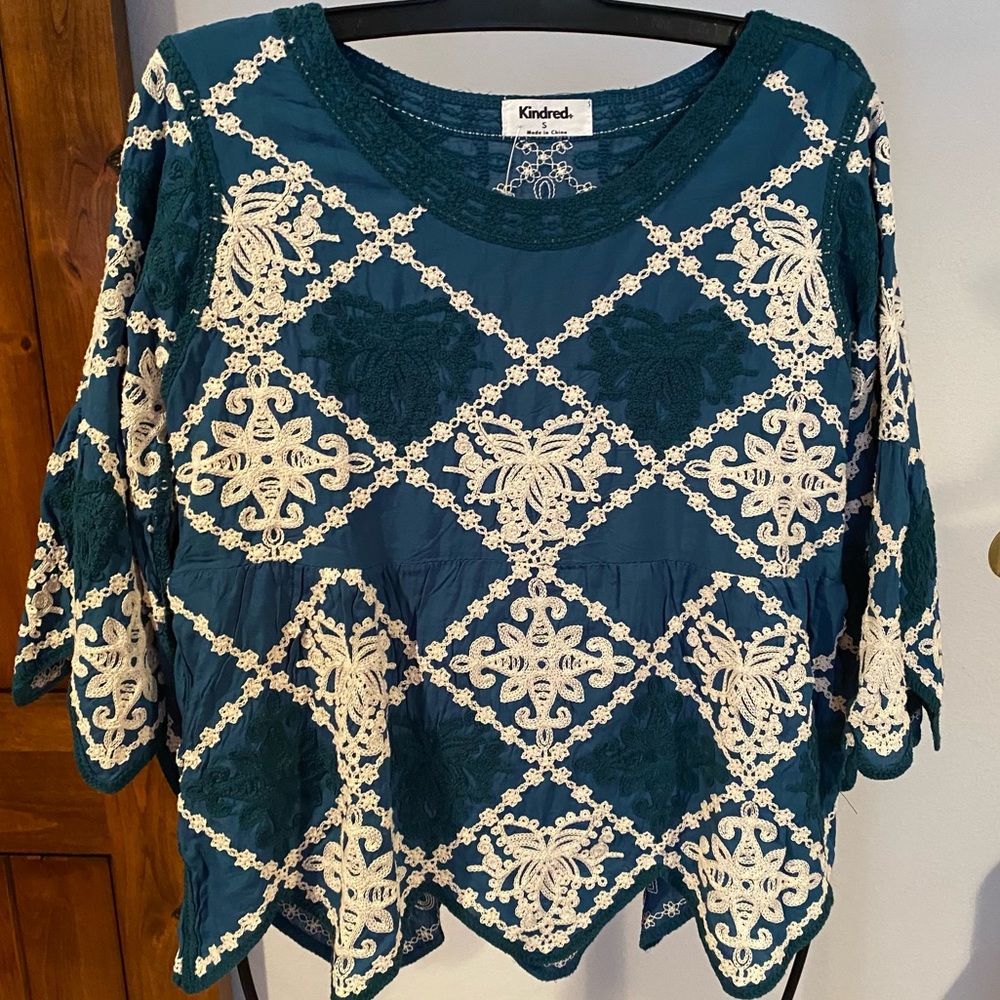 Kindred Anthropologie Blouse with Embroidered Design Size Small